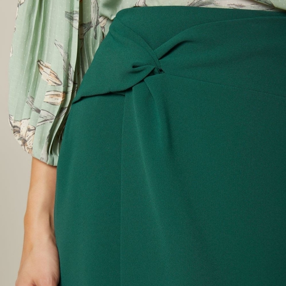 ⬇🆕 • RW&CO dark green skirt - Picture 3 of 5
